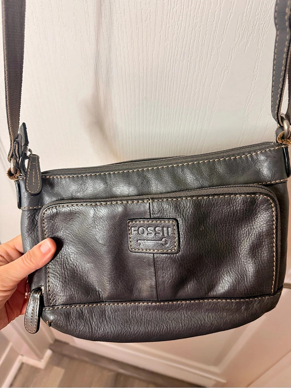 Fossil Vintage Leather Organizer Crossbody Bag dark gray